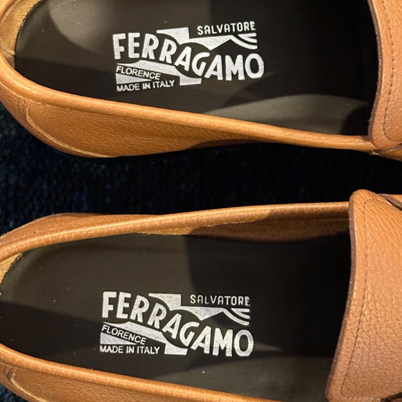 Salvatore Ferragamo Gancini Buckle Tan Loafer 9D, Almost New Condition - Picture 7 of 10